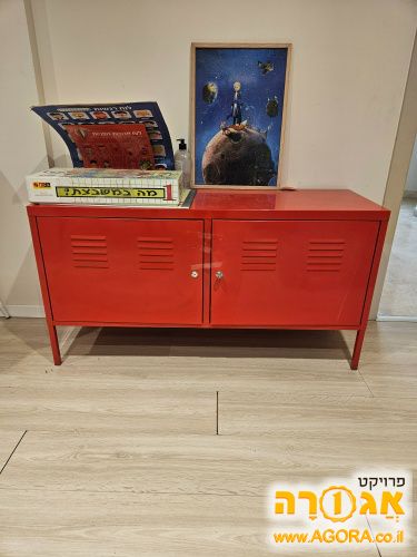 שידה אדומה