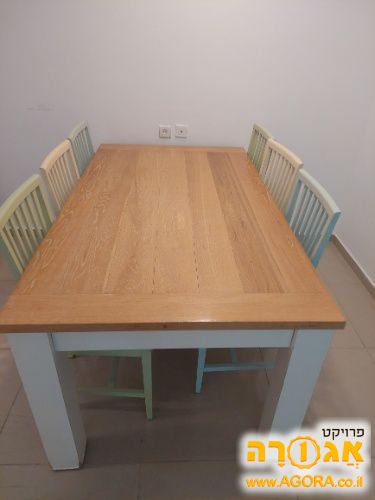 פינת אוכל וכסאות