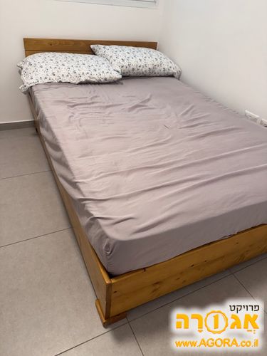 מיטה וחצי עם ארגז מצעים ומזרן