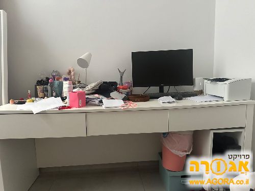 שולחן כתיבה גדול
