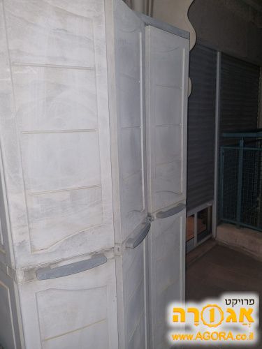 מחסן כתר שלוש דלתות