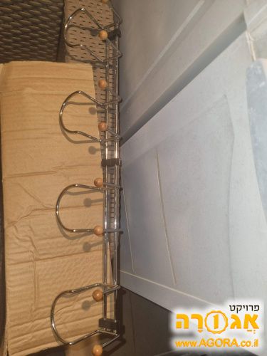 מתלה קיר עם וו