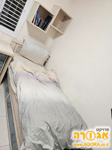 מיטה נפתחת (יש 2 באותו הצבע)