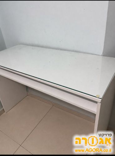 שולחנות כתיבה
