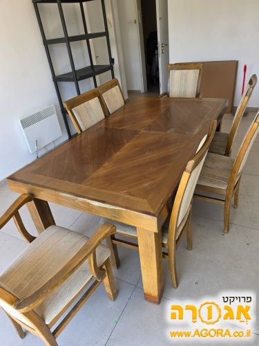 שולחן וכסאות