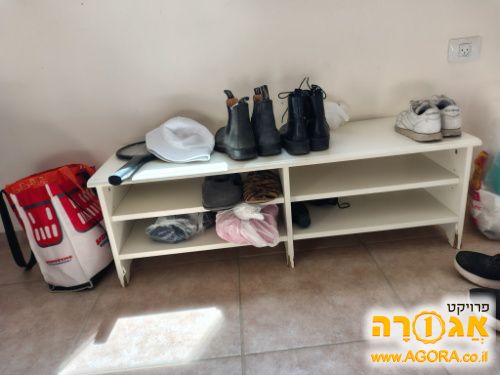שידה נמוכה לבנה