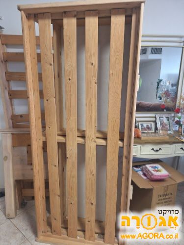 מיטת ילדים עם מיטת חבר