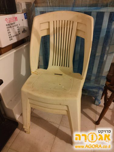 כיסאות פלסטיק