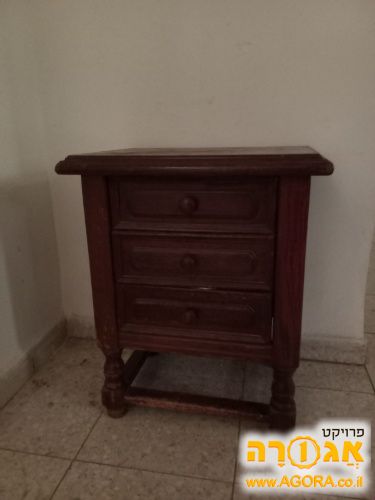 שתי שידות צד