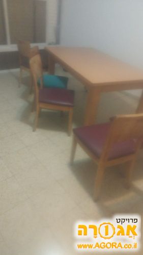 שולחן כיסאות