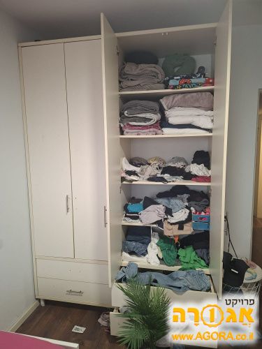 ארון בגדים