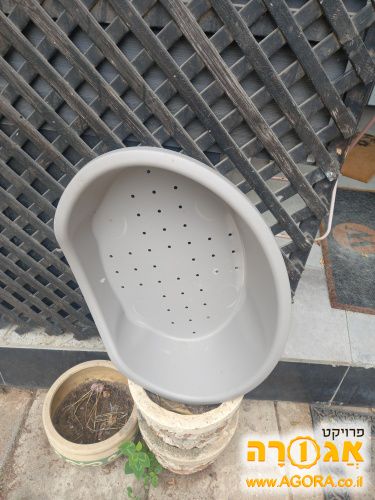 מיטה לכלב בינוני מפלסטיק במצב מצויין