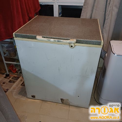 מקפיא שוכב