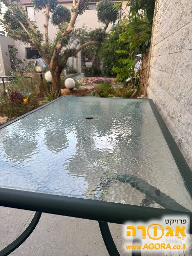 שלחן חוץ