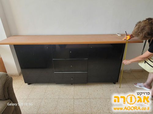 מזנון מעץ מלא