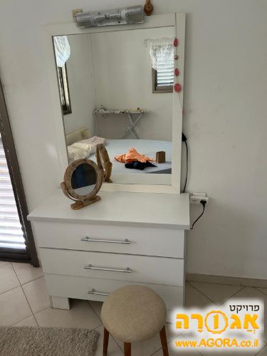 שידת איפור