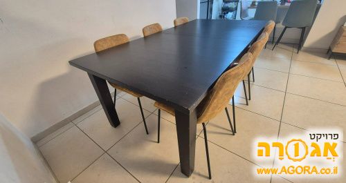 שולחן אוכל ענק של איקאה (נפתח ל-3 מטר)