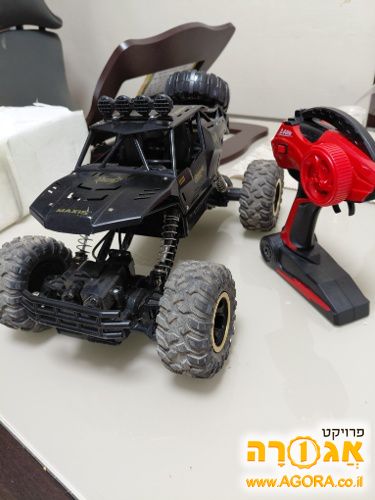 ג'יפ עם שלט
