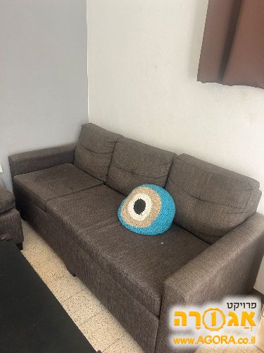ספה 3 מושבים אפורה עם הדום
