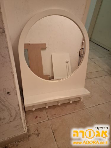 מראה עם מתלים