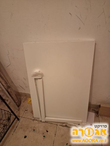 שולחן כתיבה צמוד קיר