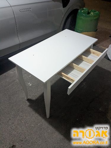 שולחן איפור