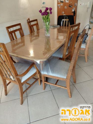 שולחן וכסאות