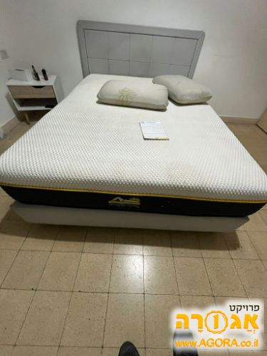 מיטה עם מזרן
