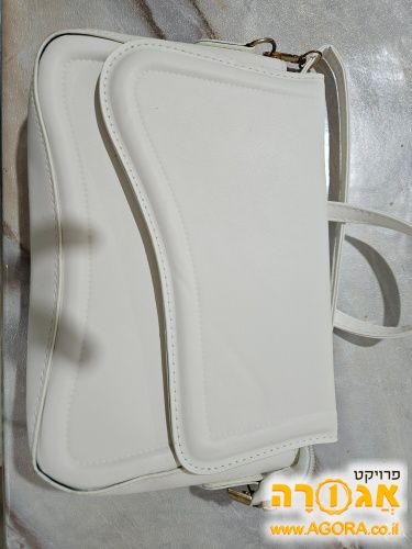 תיק חדש לנערה או לאישה