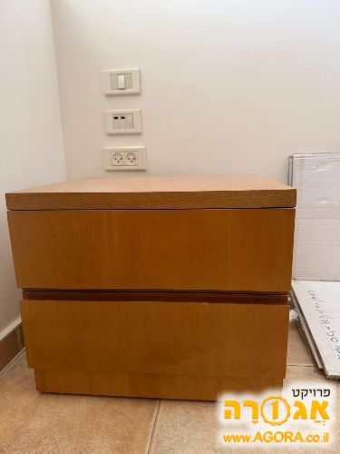 שתי שידות צד