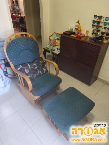 כיסא נדנדה/הנקה