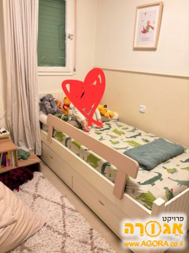 מיטת חבר נפתחת עם מגירות ללא מזרו