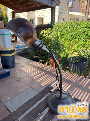 מנורת שולחן