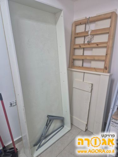 מיטה עם ארגז מצעים