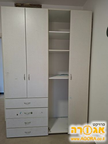 ארון בגדים