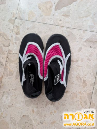 נעלי מים לבנות