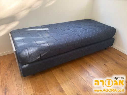 מיטת יחיד עם מיטת חבר נפתחת