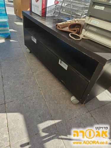 מזנון מעץ