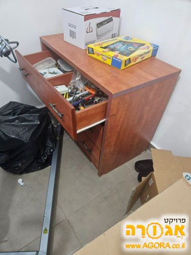 שידה מעץ 3 מגירות
