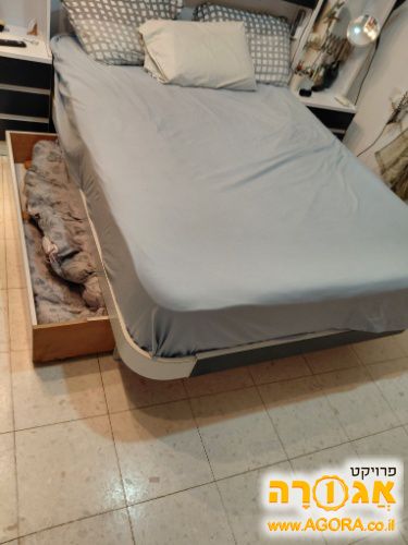 מיטה עם מזרון