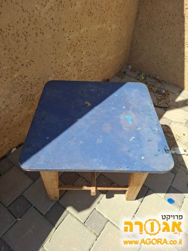 שולחן ילדים קטן