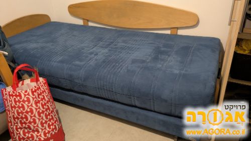 ספה נפתחת עם ארגז אחסון
