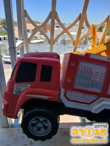 משאית צעצוע