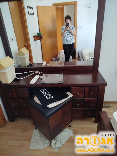 קומודה לאיפור
