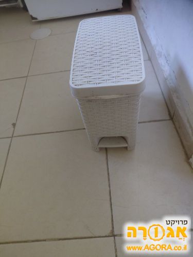 פח קטן לשירותי