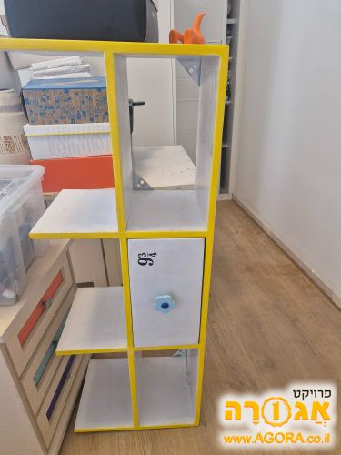 ספריית כוורת מעץמלא מ-house in