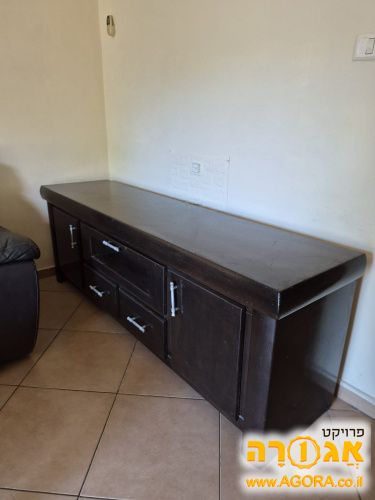 שידת עץ מלא