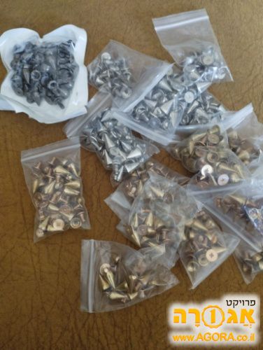 ניטים לנעליים או בגדים לאומניות/אומנים