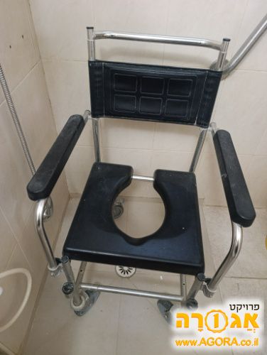כיסא נייד למקלחת