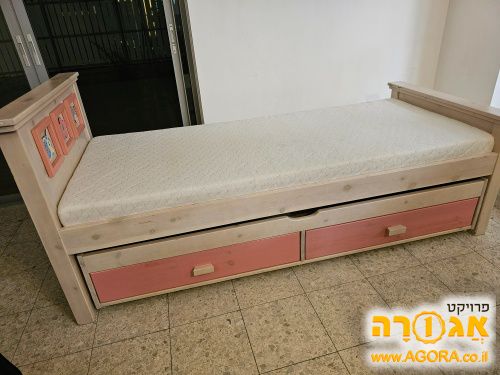 מיטה לילד עם מיטה נפתחת כולל מזרונים